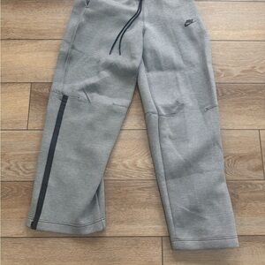 Nike Women’s Sweatpants Small Gray Activewear Elastic Waist High Waist